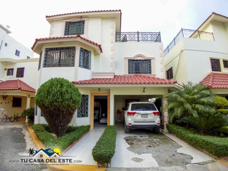 En Venta Hermosa Casa en Residencial Cerrado en Sector Hazim de San Pedro