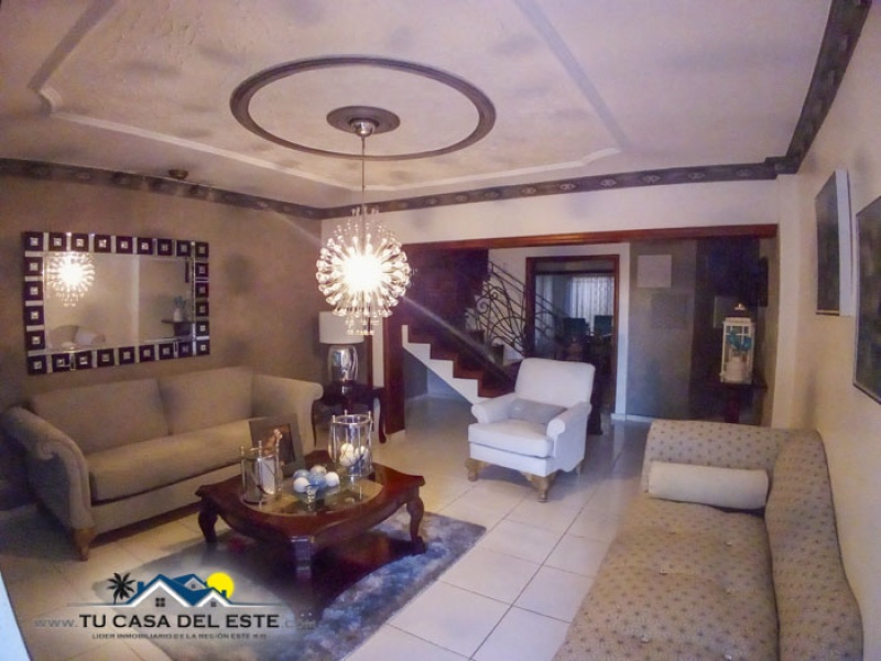 En Venta Hermosa Casa en Residencial Cerrado en Sector Hazim de San Pedro