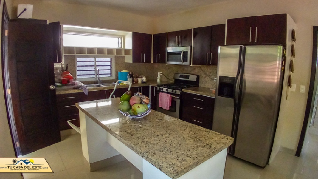 Casa de 2 Niveles en Venta en Residencial Las Orquídeas, La Romana