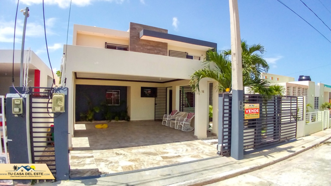 Casa de 2 Niveles en Venta en Residencial Las Orquídeas, La Romana