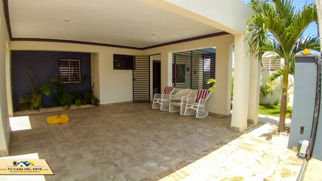 Casa de 2 Niveles en Venta en Residencial Las Orquídeas, La Romana