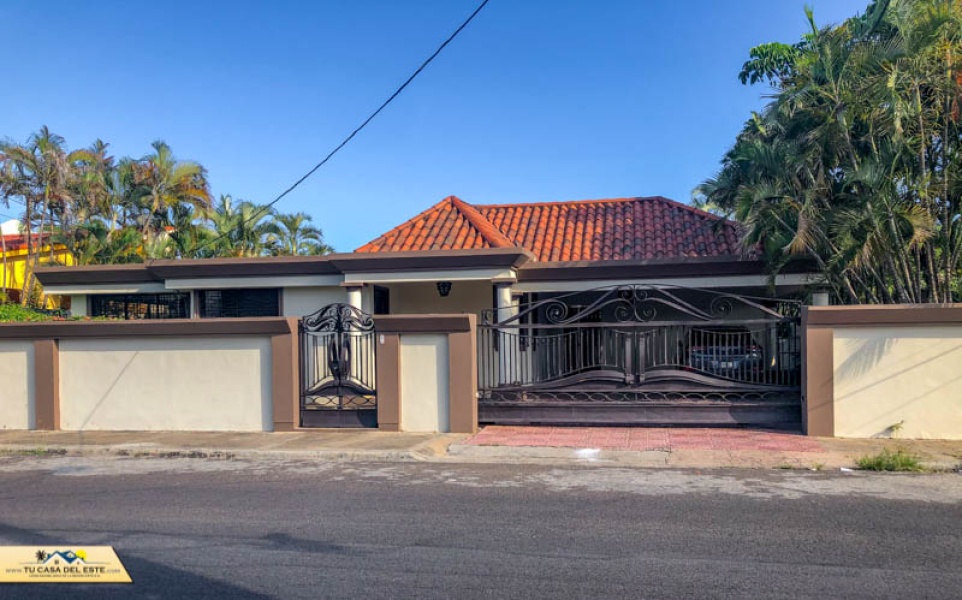 Casa en Venta en el Sector Miramar, San Pedro de Macoris