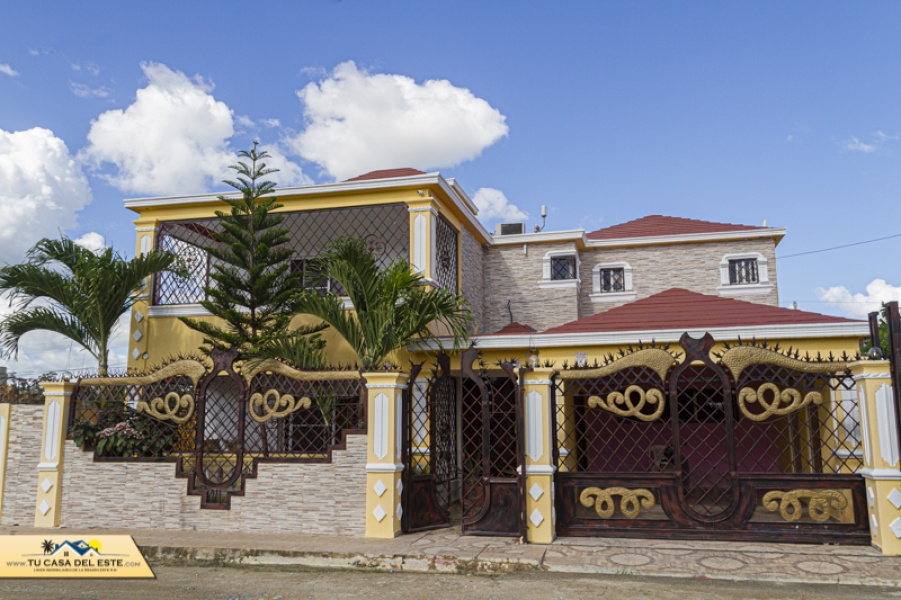 Hermosa y Amplia Casa de 5 habitaciones en Villa Visan