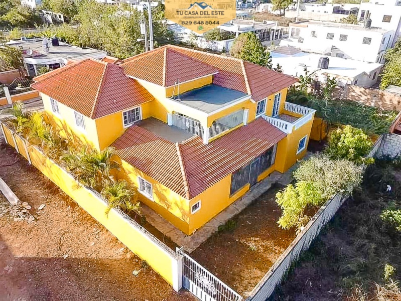 Amplia Casa en Venta en Residencial Villa España, San Pedro de Macorís