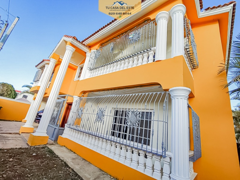 Amplia Casa en Venta en Residencial Villa España, San Pedro de Macorís