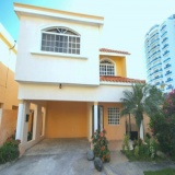 En Venta Villa en Residencial Ocean Breeze - Juan Dolio