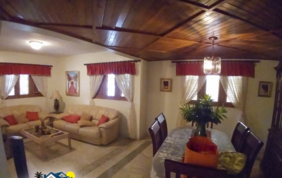 En Venta Hermosa Casa en Residencial Las Piedras en La Romana