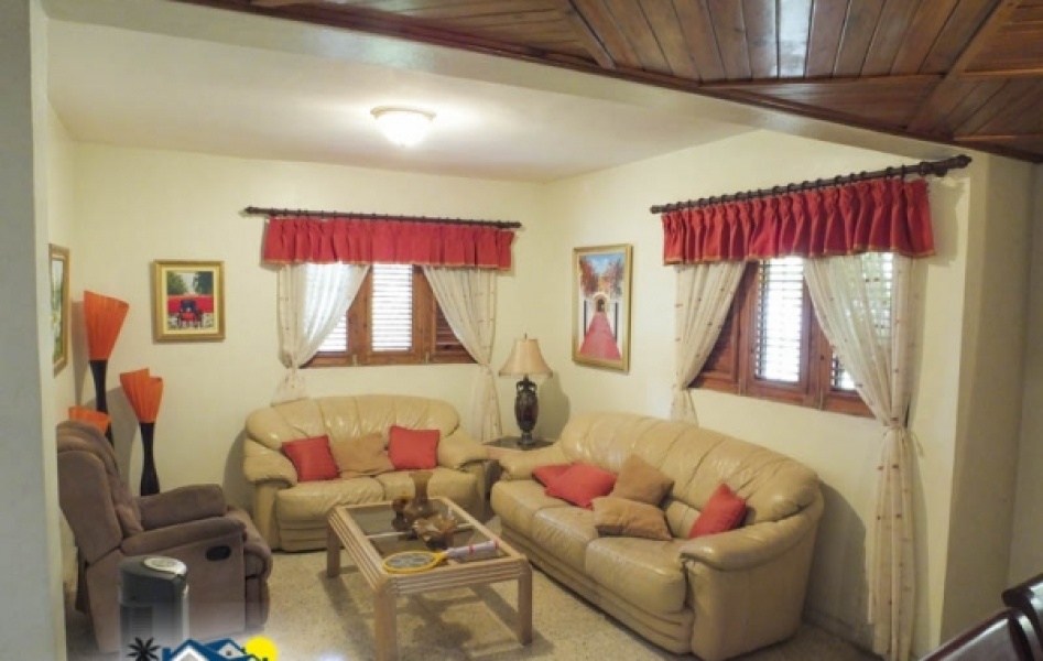 En Venta Hermosa Casa en Residencial Las Piedras en La Romana