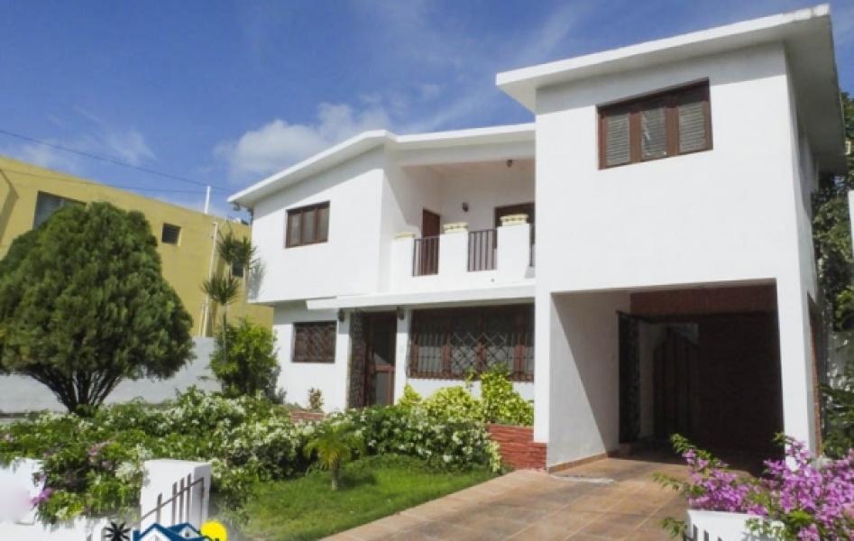 En Venta Hermosa Casa en Residencial Las Piedras en La Romana